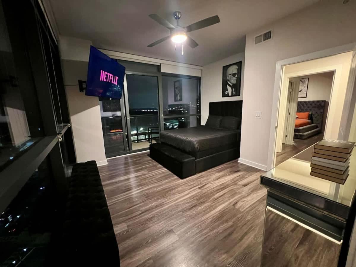 Apartment Panoramic Penthouse Views - Two 15ft Balconies *