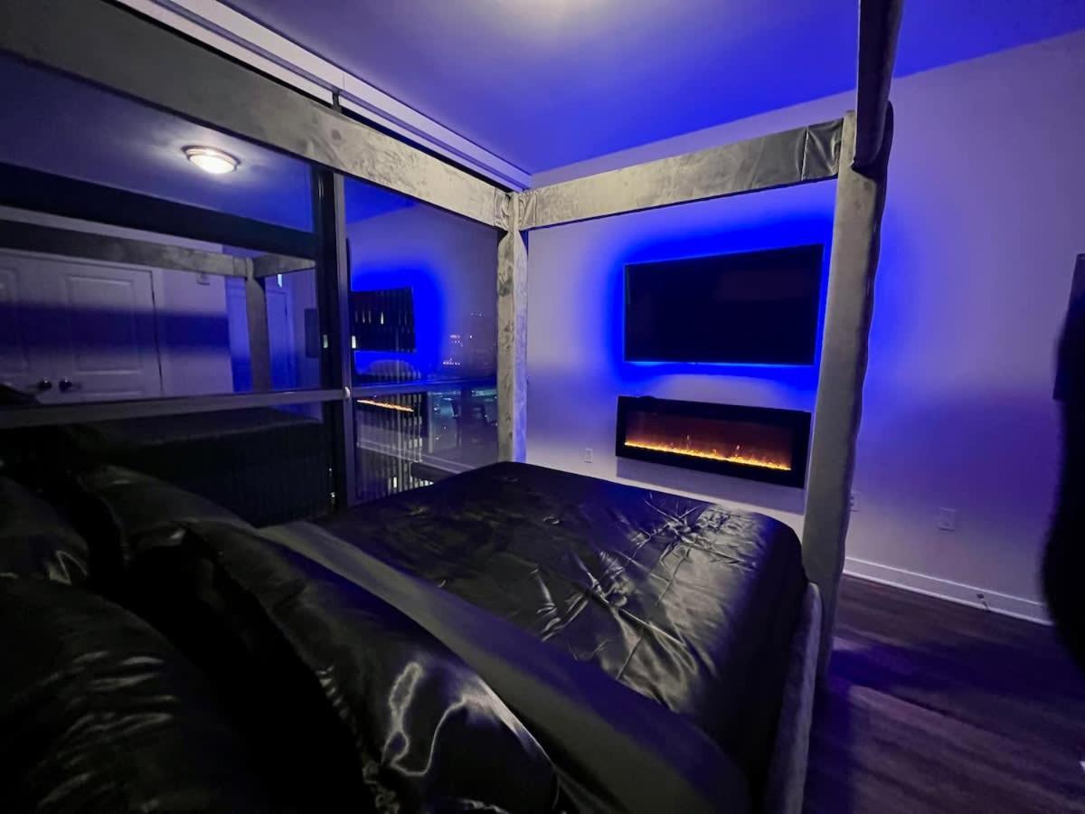 Panoramic Penthouse Views - Two 15ft Balconies *