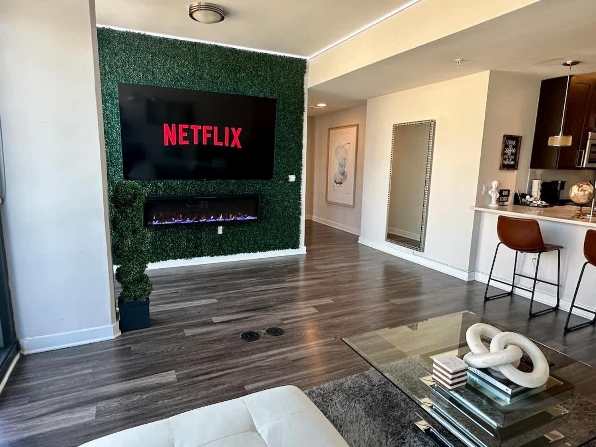 Panoramic Penthouse Views - Two 15ft Balconies Atlanta
